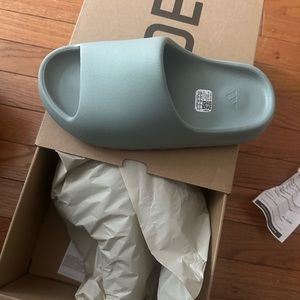 BRAND NEW UNWORN Yeezy slides